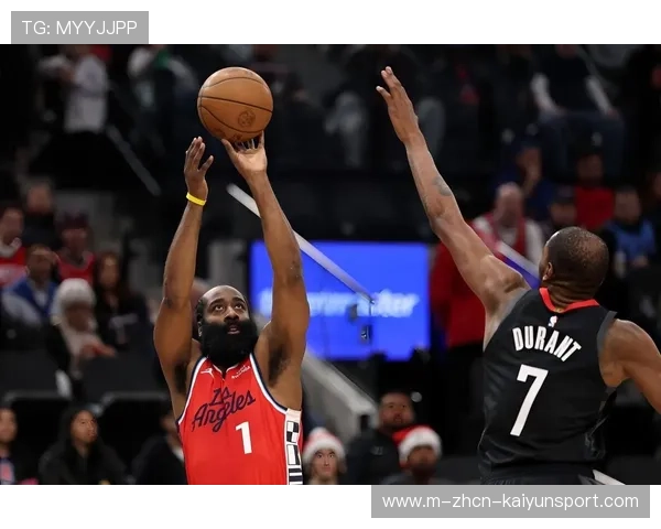 快船持续低迷,哈登拼尽全力,哈登晃倒的快船球员是谁